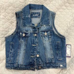 NWT DISTRESSED DENIM VEST SIZE MEDIUM